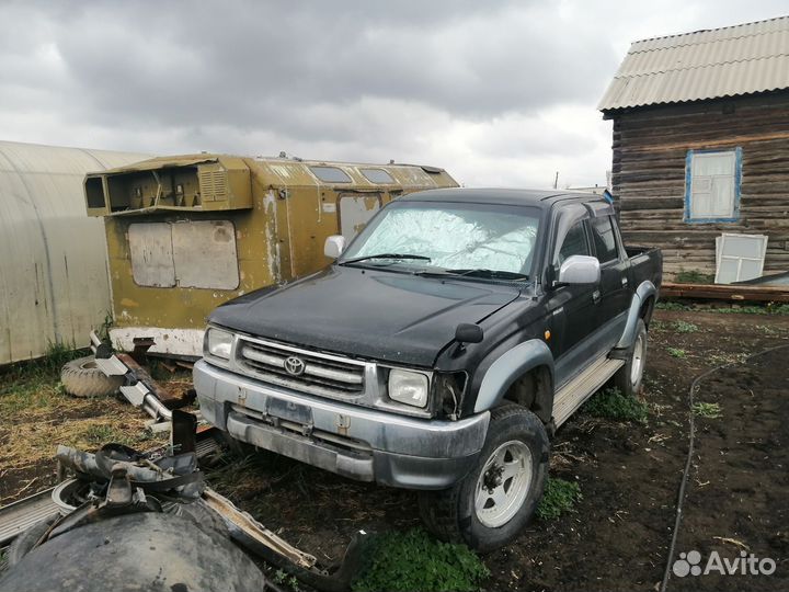 Toyota Hilux 2.7 AT, 2001, 200 000 км