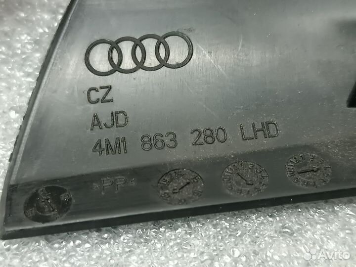 Декоративная накладка центральной консоли Audi Q7