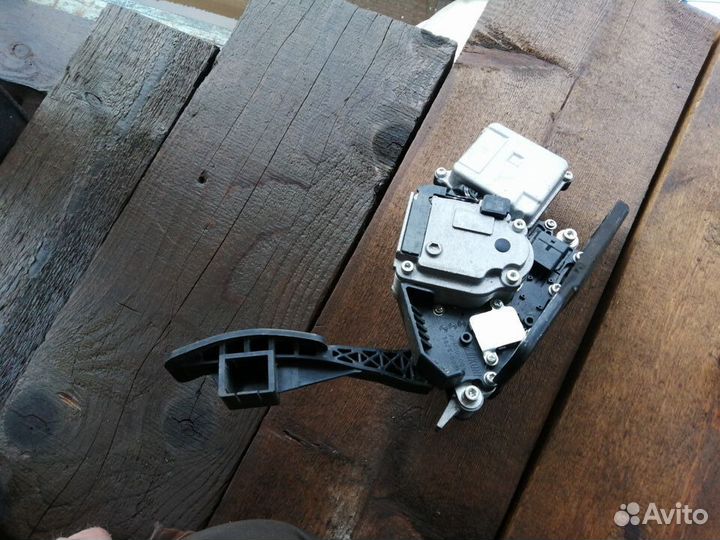 Педаль газа Nissan Patrol Y62 Infiniti QX56