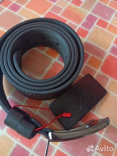 Мужской кожаный ремень черный