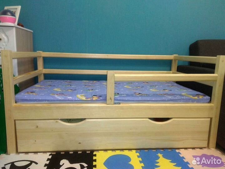 Детская кровать из массива
