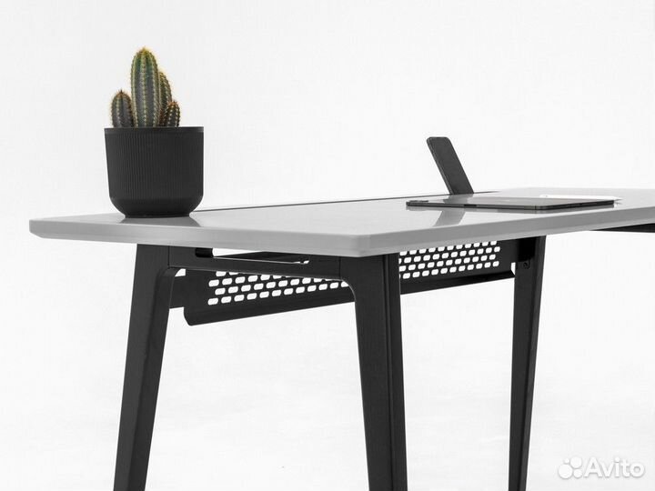 Стол письменный