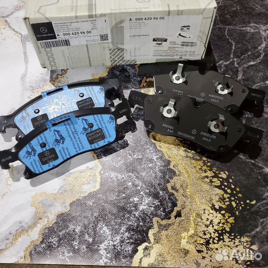 Тормозные колодки передние на mercedes w166 новые