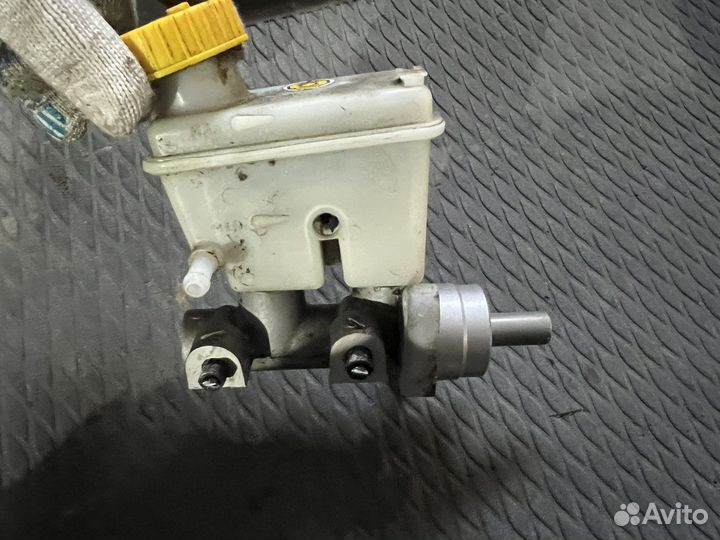 Главный тормозной цилиндр Chevrolet Lacetti