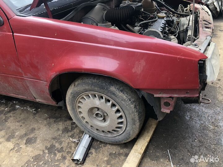 Передние крыло на opel kadett 1986г
