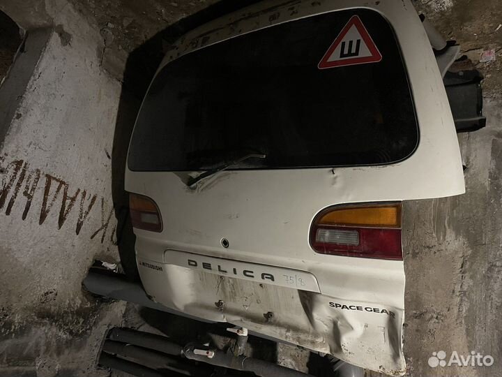 Задняя дверь на MMC Delika