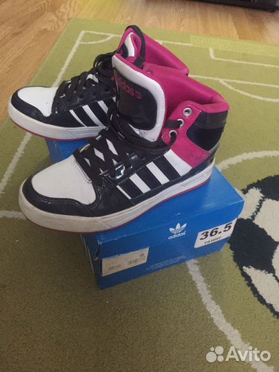 Кроссовки adidas (оригинал,практически новые)
