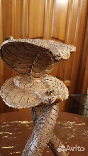 Фигурка Кобры из дерева