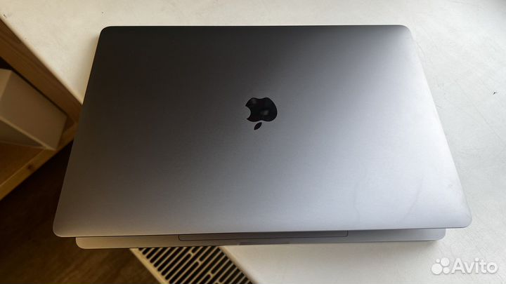Macbook pro 15 2019 i9/512