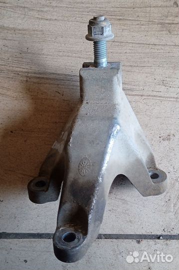 Кронштейн опоры кпп Ford Focus 1