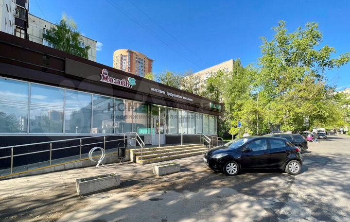 Торговое помещение на 1 этаже при входе - 15.8 м²