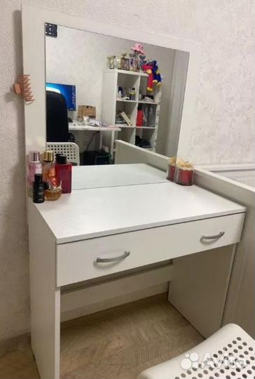 Стол туалетный с зеркалом Белый