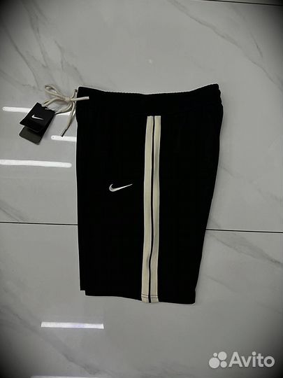 Спортивные шорты nike