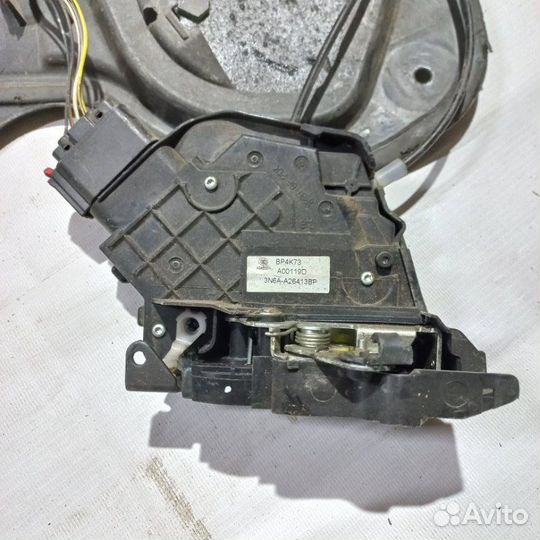 Стеклоподъемник двери задний левый Mazda 3 BK