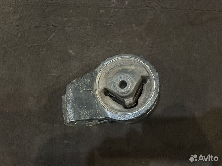 Правая опора,подушка двс Kia Magentis 1 2.0