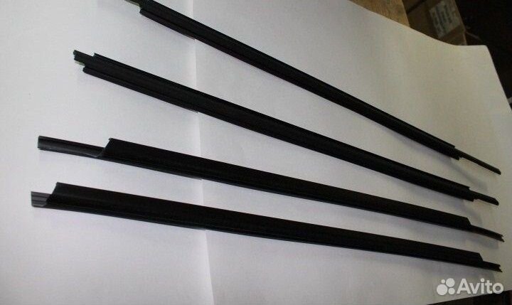 Уплотнители стекол Калина 1118 внешний передний за