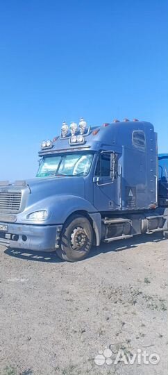 Freightliner Columbia с полуприцепом, 2000