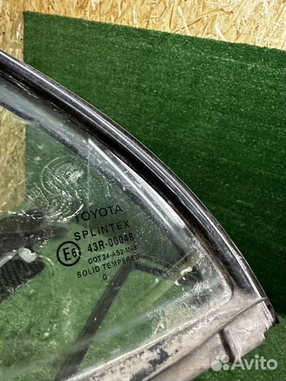 Форточка задней левой двери Toyota Avensis (03-09)