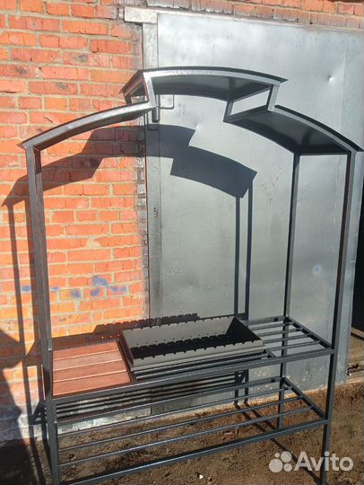 Мангал с крышей