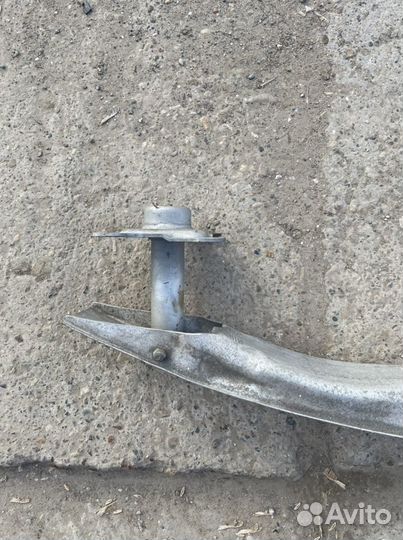 Усилитель переднего бампера audi TT (8N3)