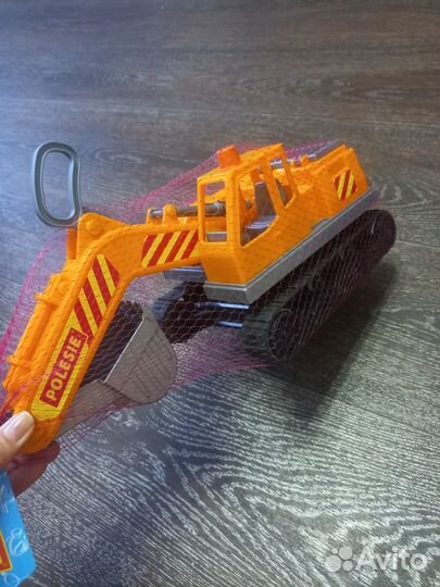 Гусеничный экскаватор полесье