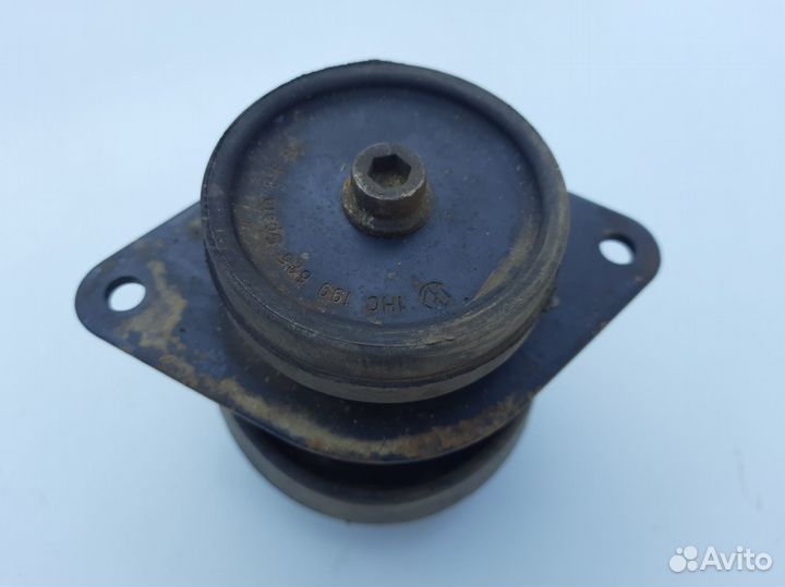 Опора двигателя правая Volkswagen Polo 3 1994-1999