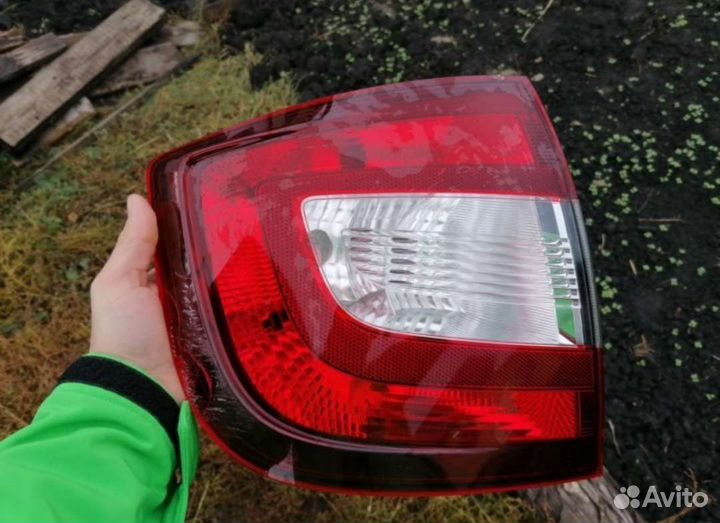 Фонарь задний левый Skoda Rapid