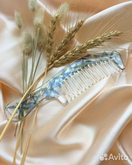 Расческа из эпоксидной смолы с настоящими цветами