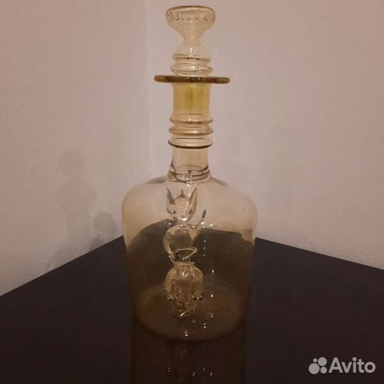 Графин с чертиком внутри.Стекло