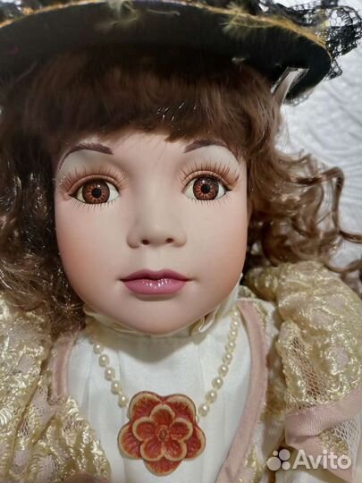 Кукла фарфоровая винтажная