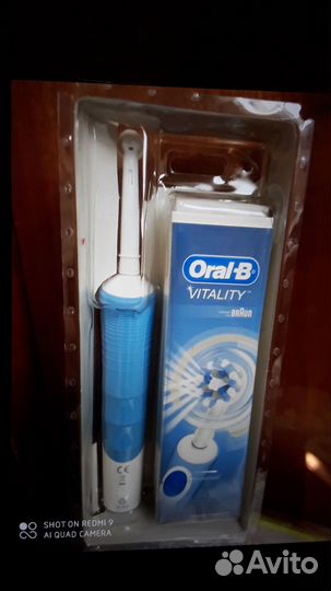Зубная щётка Оral-B и зарядка