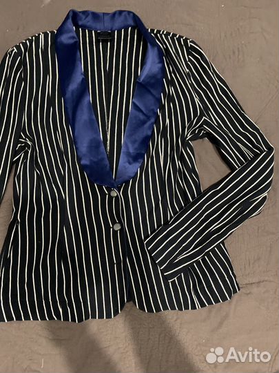 Женские вещи пакетом пиджаки и джинсы. Два лука