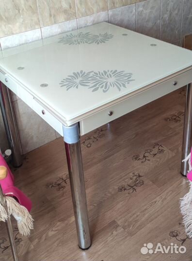 Продам кухонный стол бу
