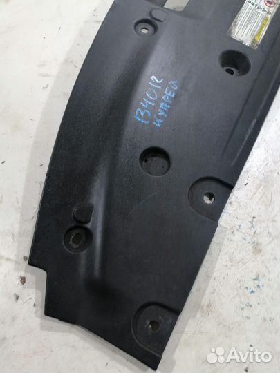 Накладка передней панели замка капота