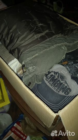 Коробка с одеждой,вещи для дороги