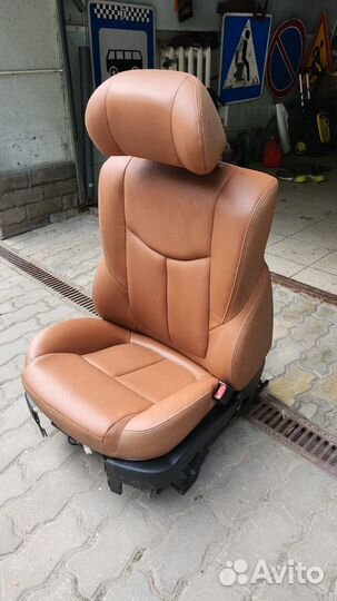 Кресло кожаное авто