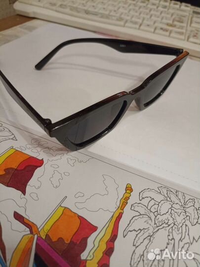 Солнцезащитные очки черные