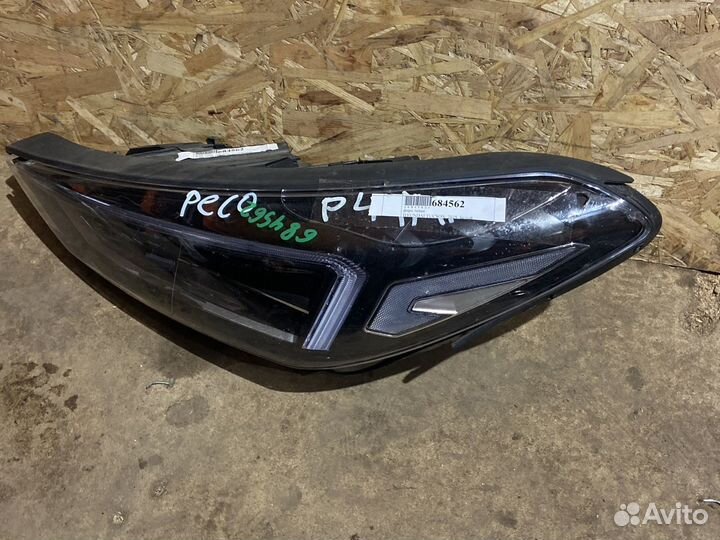 Передняя левая фара Hyundai Tucson 3