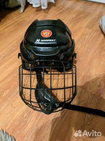 Хоккейный шлем