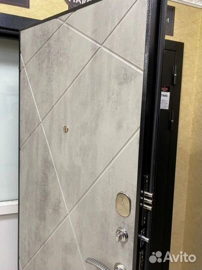 Металлическая входная дверь