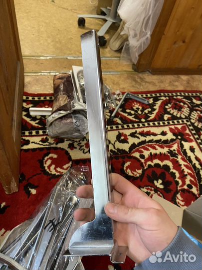 Крепления для полок в магазин