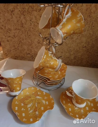 Кофейный сервиз новый на металлической подставке