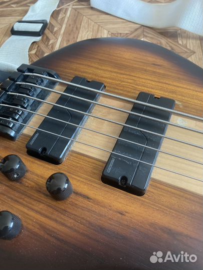 Бас гитара 5 струн Cort датчики Fishman