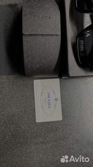 Солнцезащитные очки prada