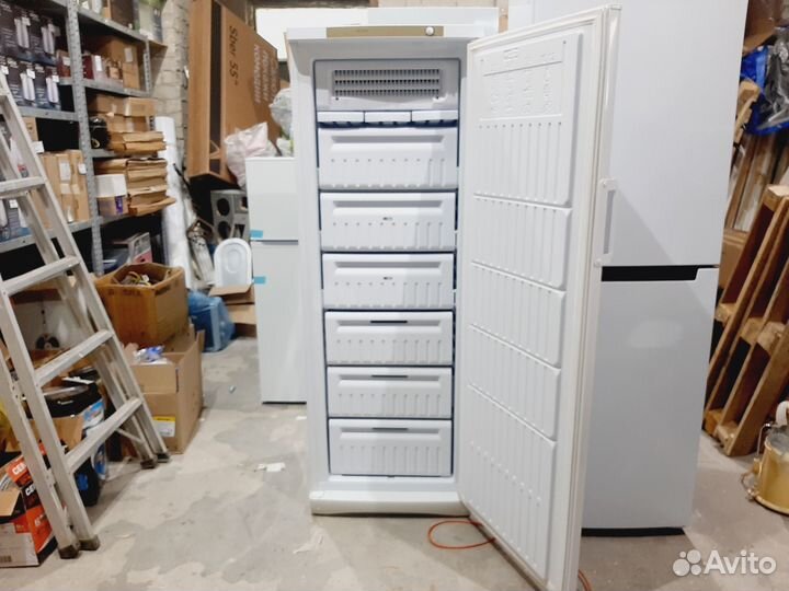 Шкаф морозильный Indesit No Frost 220 л