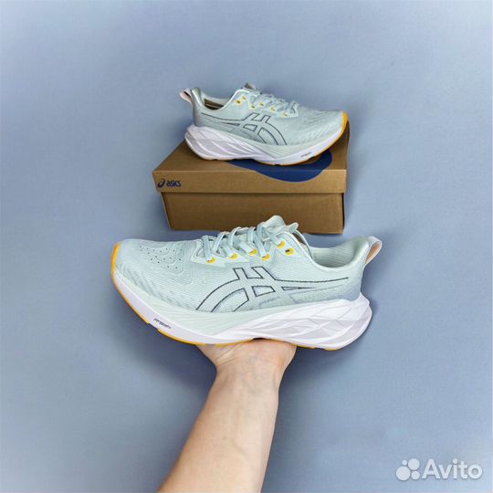 Беговые кроссовки asics novablast 4