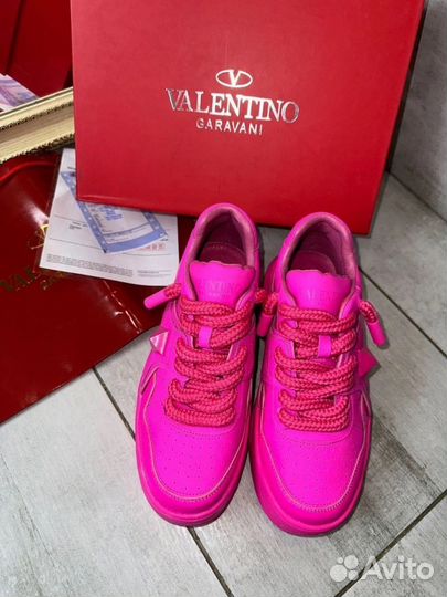 Кроссовки женские valentino фуксия