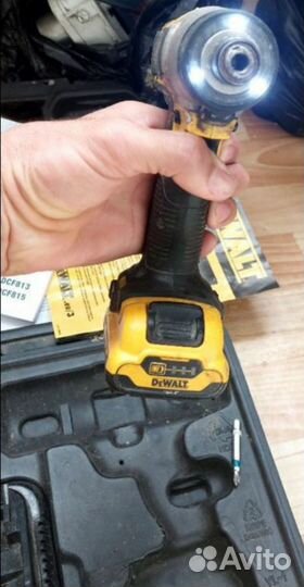 Аккумуляторный ударный шуруповёрт DeWalt DCF815D2