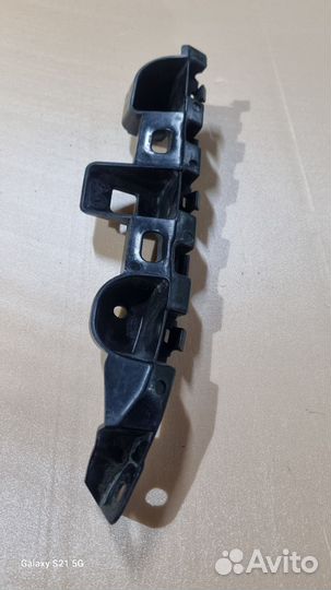 Направляющая для переднего бампера на VW-Passt b7