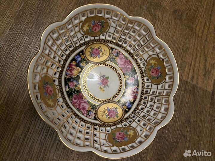 Фарфоровая ваза